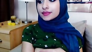 Arbic nymph showcase her nip and toying with nips