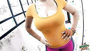 Amazing obese fat arse with lil'  and Cameltoe OMG!