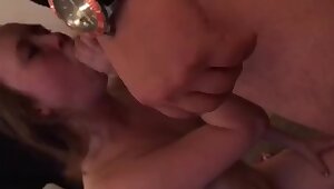 Corrections officers get blowage from 2 girls