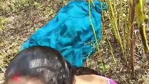 Hindu aunty ko paysa de kar chudai ki, Hindu desi outdoor