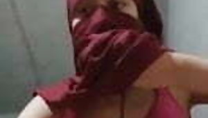 A little Egyptian whore explains women's excitement areas