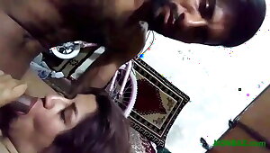 Arab mom, cougar wife has sex