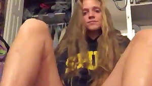 Amateur teen blonde solo