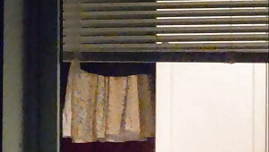 Teen mit spitzen Tittchen