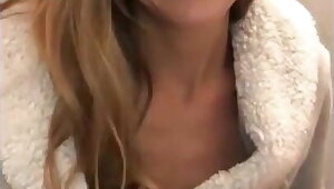 QUICK LATE NIGHT BLOWJOB IN BATHROOM WITH MY ROOMMATES GF