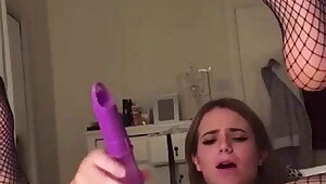 German- Turkish slut does herself