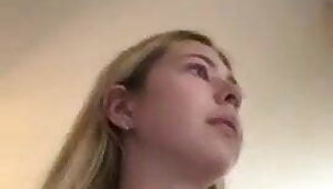 BLONDE GIRL CAMELTOE