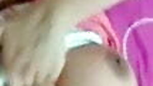 Indian teen masturbates her nude pussy (she wants a dick!)