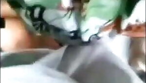 Encoxada na gostosa de vestido fino