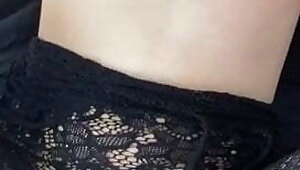 2 erkegi idare ediyor