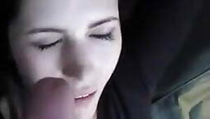 Pompage de bite par une Ukrainienne pleine de charme