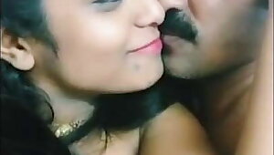 Delhi maid sucks and fucks