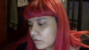 Perucha sumisa metiendose pepino.