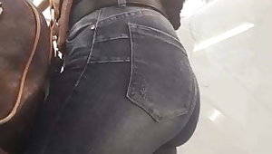 Marocaine rif et son gros fessier tout rond a lescalator