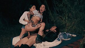 Pure lust into the woods with two girls on one dick