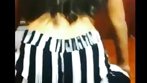 Pendeja moviendo el culo