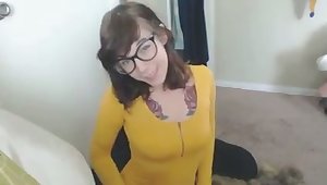 hot tattooed girl likes to fuck herself