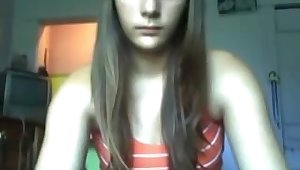 Sexy Teen has a nice body and shows it off live on webcam