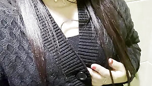 Horny girl decided to mastubate at the airport toilet - Jasmine SweetArabic