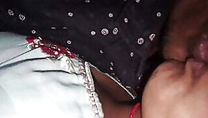 Love Couple Kiss Indian Girl Lip kissing Desi sexy video dono lover ne kiye kiss