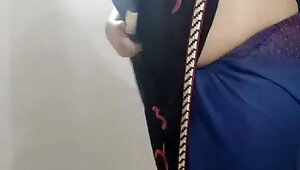 Bhabhi dekh rhi hai bina bra ki saree me kamal