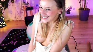 Amateur Webcam Teen Masturbates And Teases