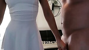 Amateur teen girlfriend homemade handjob with cumshot