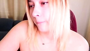 Amateur Webcam Cute Teen Plays Solo with Big Dildo